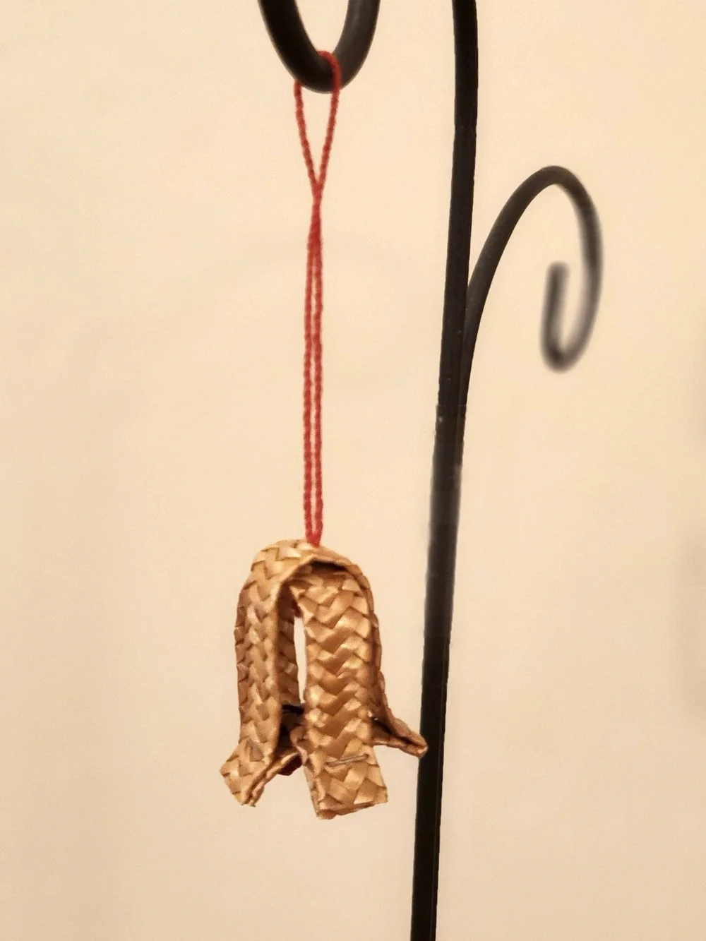 Lot 4 Wheat Sheaf & Handwoven Straw Ornaments, one Mexico 1957